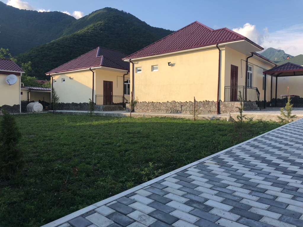 Qax Qax, Азербайджан Azərbaycanda günlük kirayə Həyət evi / Villa 80 AZN-a 3 otaqlı