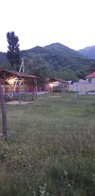 Qax Qax, Азербайджан günlük kirayə Həyət evi / Villa 100 AZN-a 3 otaqlı
