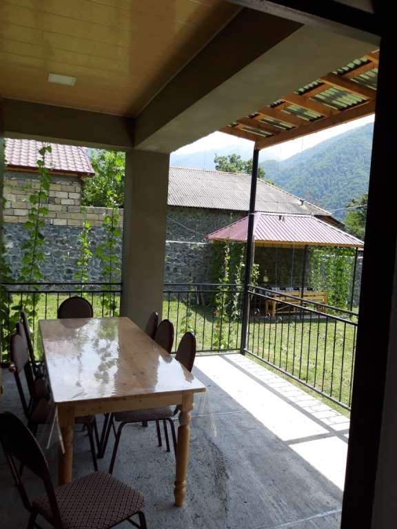 Qax Qax, Азербайджан günlük kirayə Həyət evi / Villa 100 AZN-a 4 otaqlı