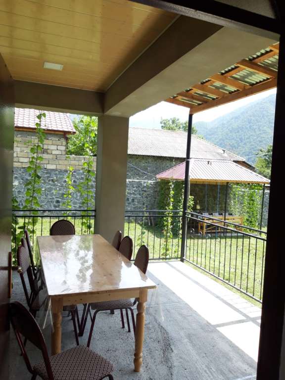 Qax Qax, Азербайджан günlük kirayə Həyət evi / Villa 100 AZN-a 4 otaqlı