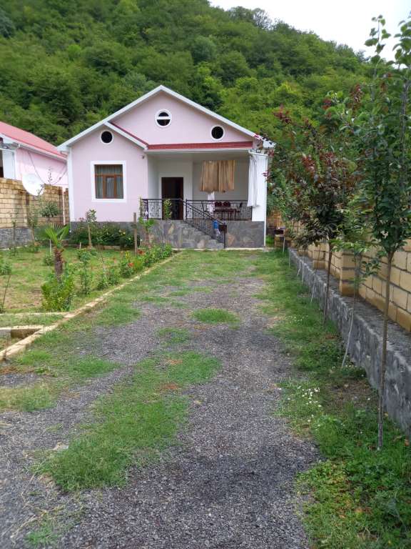 Qax Qax, Азербайджан günlük kirayə Həyət evi / Villa 100 AZN-a 4 otaqlı