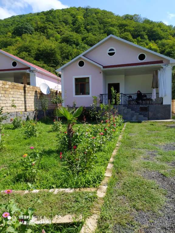 Qax Qax, Азербайджан Azərbaycanda günlük kirayə Həyət evi / Villa 100 AZN-a 4 otaqlı