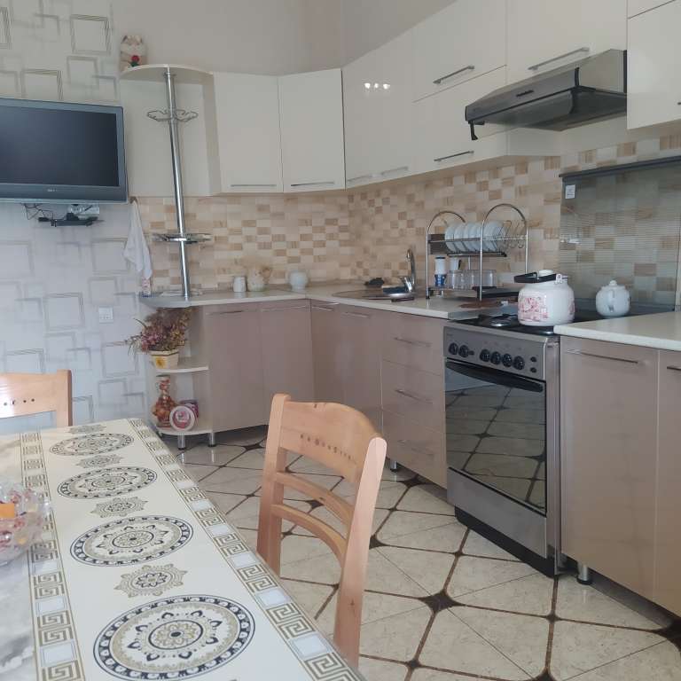 Qusar Zərifə Əliyeva, Qusar, Azərbaycan günlük kirayə Həyət evi / Villa 150 AZN-a 3 otaqlı
