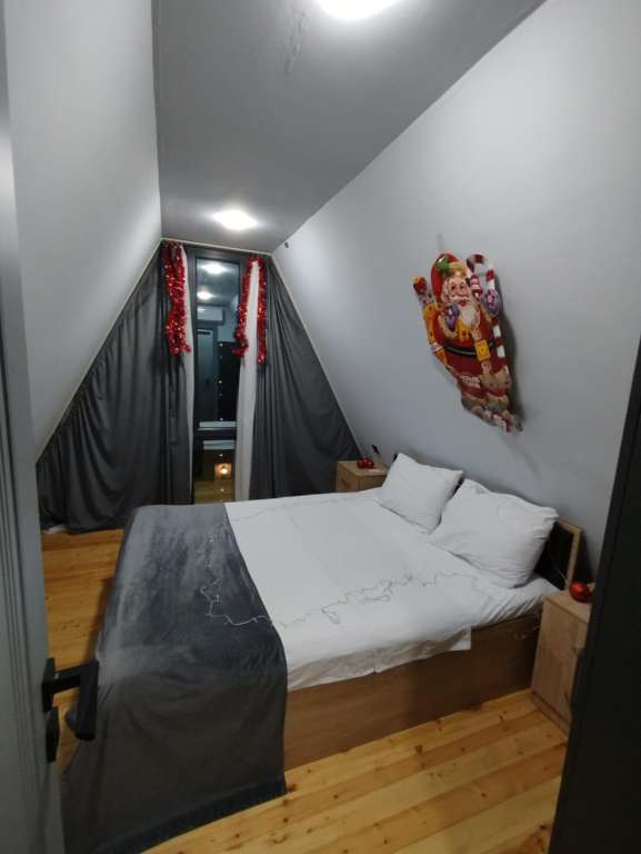 Qəbələ XW79+5H, Nohurqışlaq, Azərbaycan günlük kirayə A-Frame 270 AZN-a 3 otaqlı