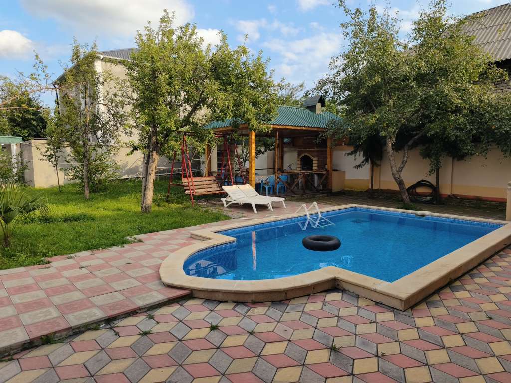 Qəbələ XVV7+C36, Seyid Əzim Şirvani, Qəbələ, Azerbaycan günlük kirayə Həyət evi / Villa 150 AZN-a 3 otaqlı