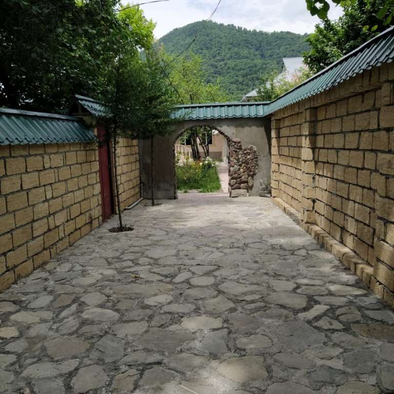 Qəbələ XVV7+C36, Seyid Əzim Şirvani, Qəbələ, Azerbaycan günlük kirayə Həyət evi / Villa 150 AZN-a 3 otaqlı