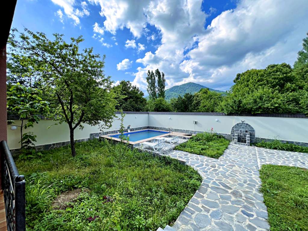 Qəbələ Qemervan yolu günlük kirayə Həyət evi / Villa 230 AZN-a 4 otaqlı