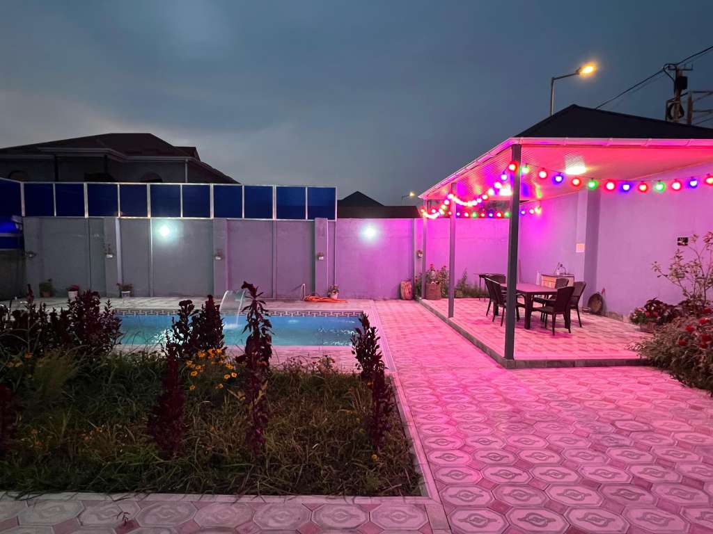 Qəbələ Qəbələ, Azərbaycan günlük kirayə Həyət evi / Villa 250 AZN-a 5 otaqlı