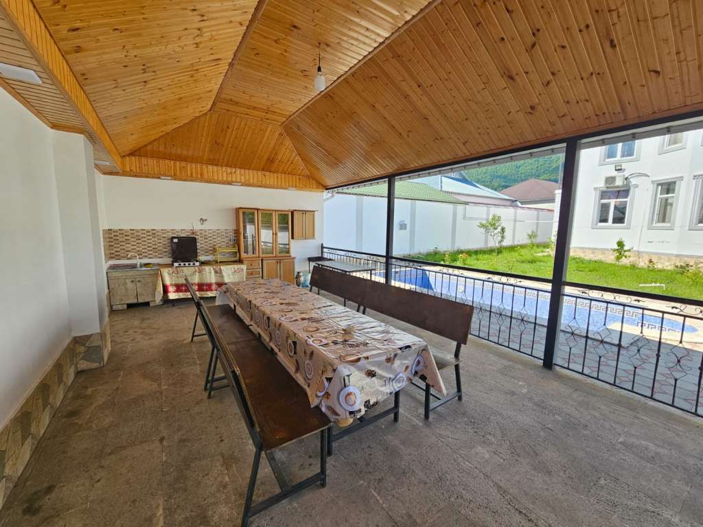 Qəbələ 142 Heydər Əliyev prospekti, Bakı 1034, Azerbaycan günlük kirayə Həyət evi / Villa 200 AZN-a 4 otaqlı