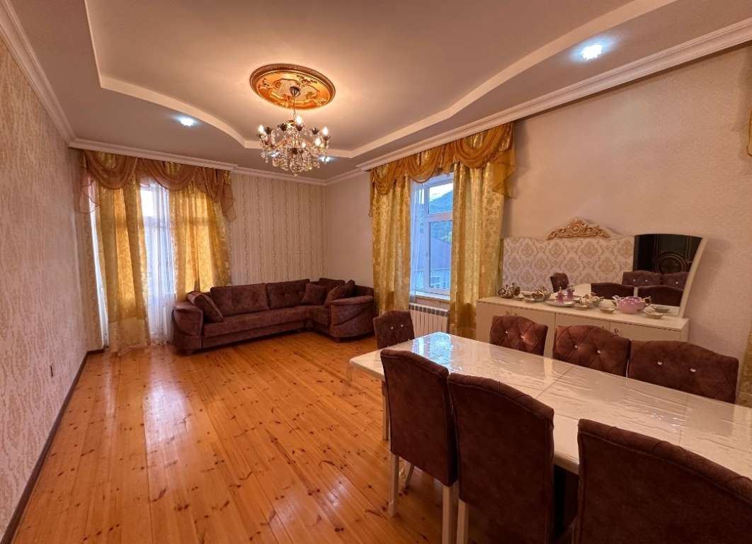Qəbələ 142 Heydər Əliyev prospekti, Bakı 1034, Azerbaycan günlük kirayə Həyət evi / Villa 200 AZN-a 4 otaqlı