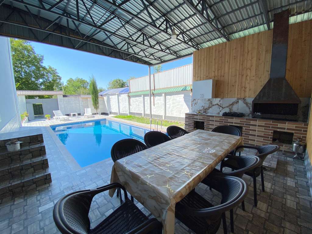 Qəbələ Qəbələ günlük kirayə Həyət evi / Villa 350 AZN-a 4 otaqlı