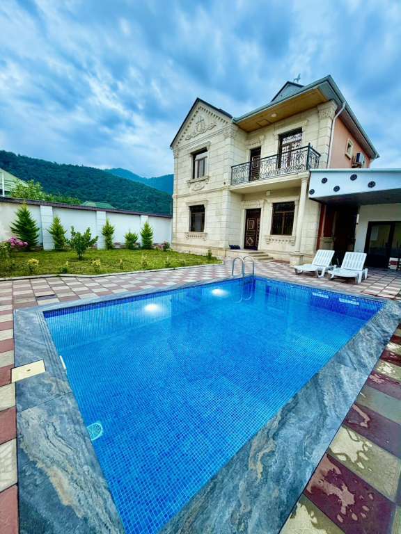 Qəbələ Qəbələ Azərbaycanda günlük kirayə Həyət evi / Villa 250 AZN-a 4 otaqlı