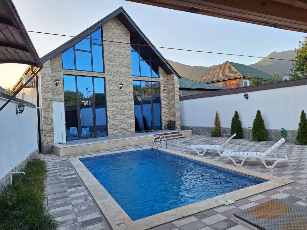 Qəbələ Qəbələ günlük kirayə Həyət evi / Villa 250 AZN-a 3 otaqlı