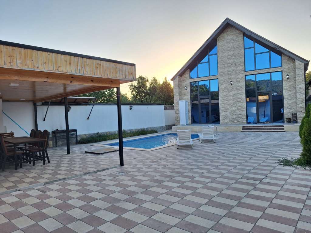 Qəbələ Qəbələ günlük kirayə Həyət evi / Villa 250 AZN-a 3 otaqlı