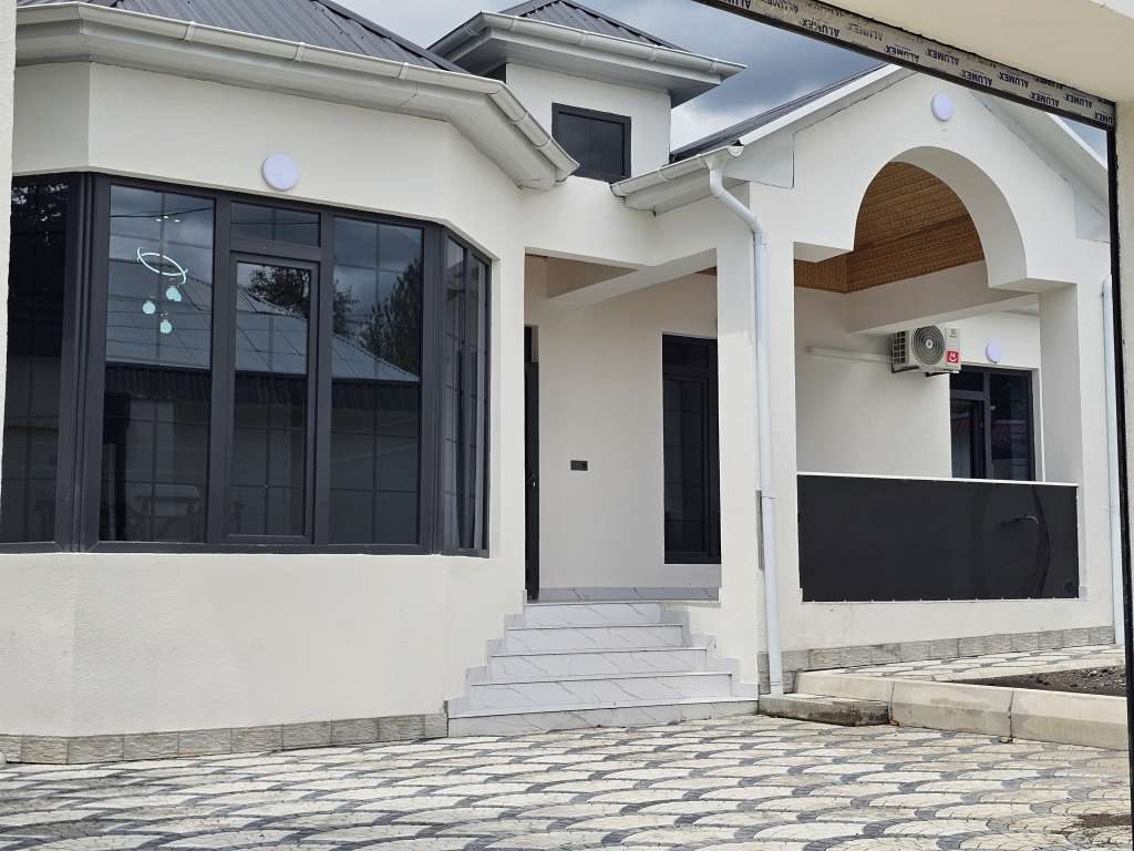 Qəbələ Qəbələ, Azerbaycan günlük kirayə Həyət evi / Villa 290 AZN-a 4 otaqlı