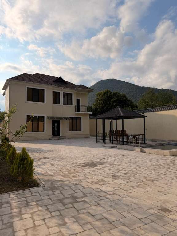 Qəbələ Qəbələ günlük kirayə Həyət evi / Villa 250 AZN-a 3 otaqlı