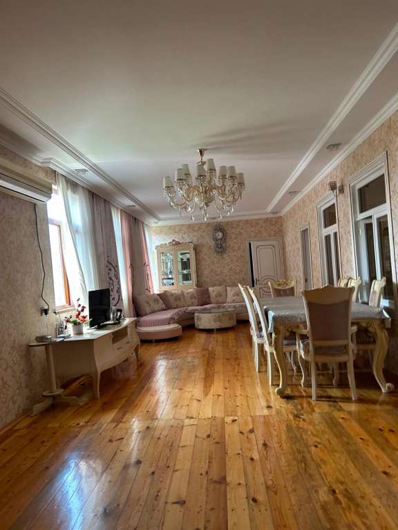 Qəbələ Qəbələ günlük kirayə Həyət evi / Villa 140 AZN-a 4 otaqlı