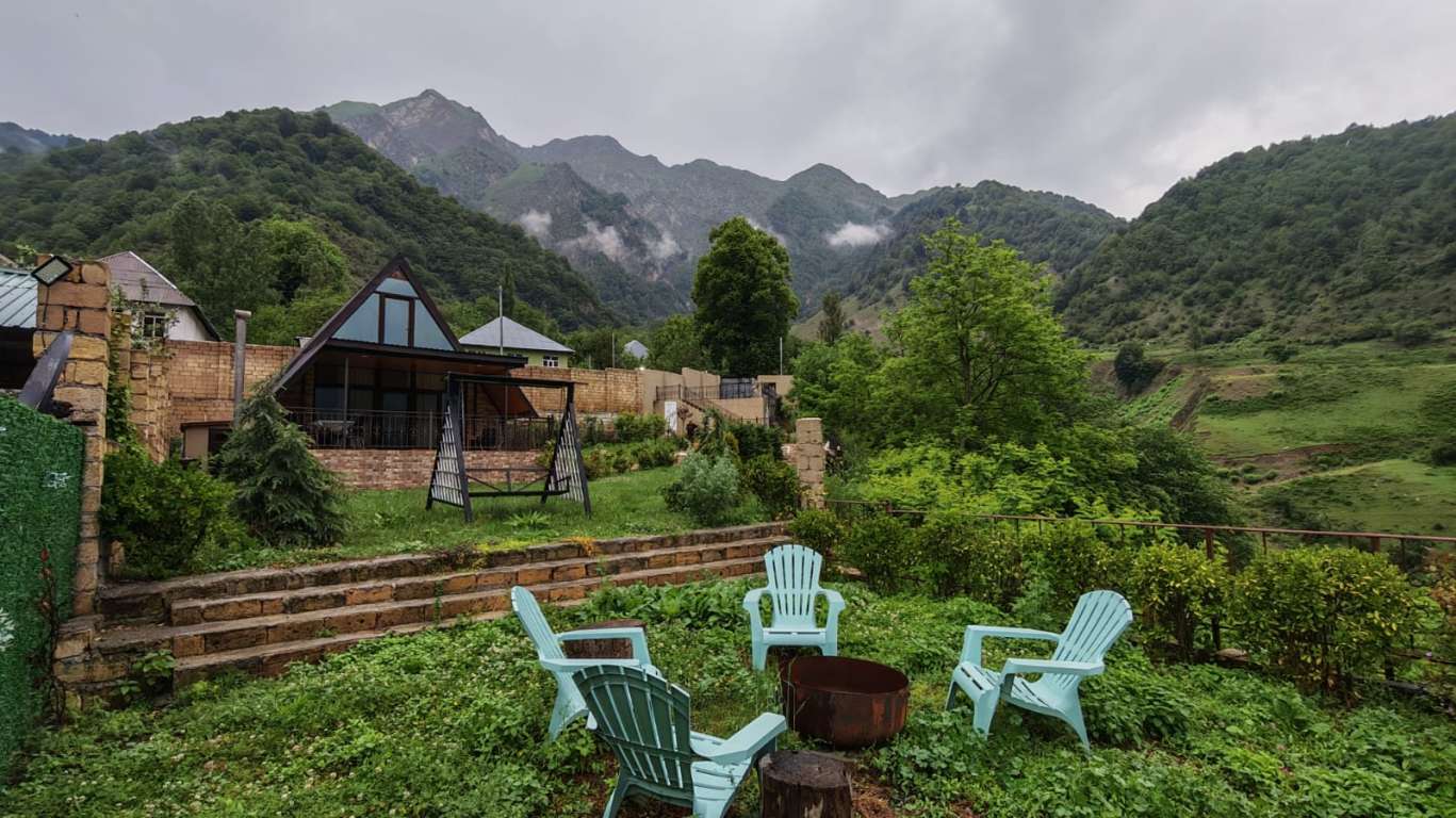Qəbələ Qəbələ günlük kirayə Həyət evi / Villa 350 AZN-a 4 otaqlı