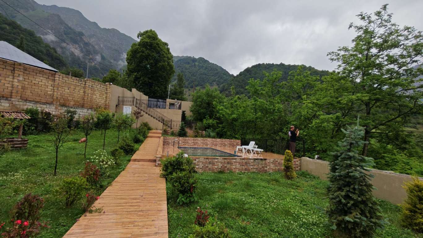 Qəbələ Qəbələ günlük kirayə Həyət evi / Villa 350 AZN-a 4 otaqlı
