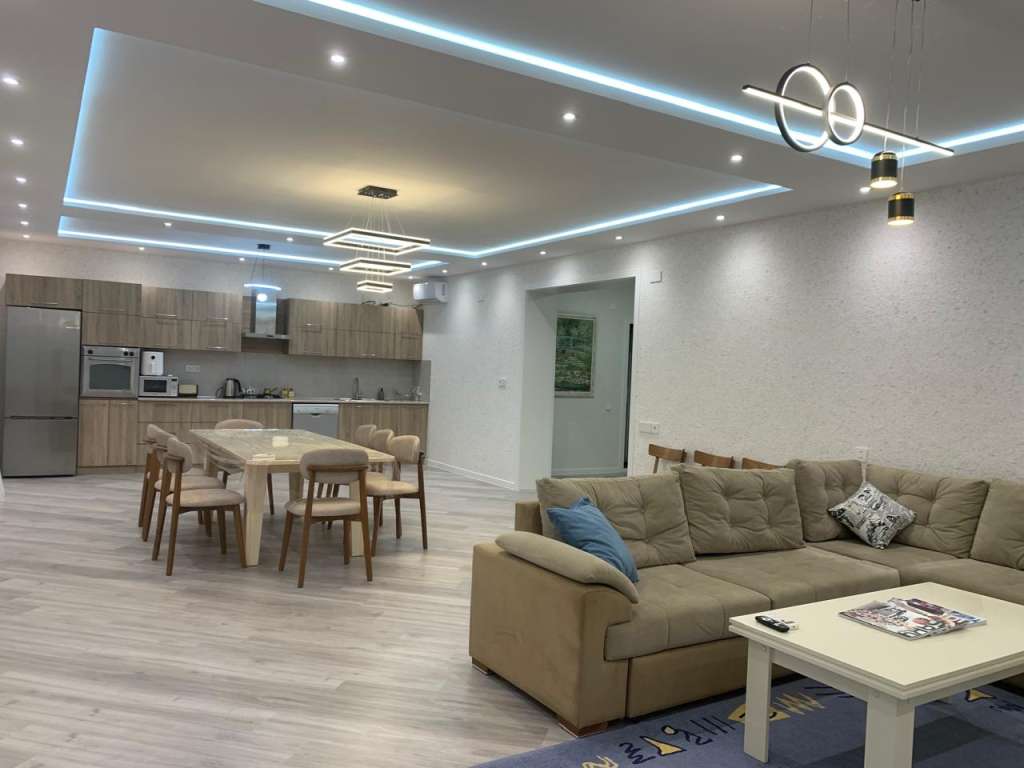 Qəbələ Qəbələ günlük kirayə Həyət evi / Villa 400 AZN-a 5 otaqlı