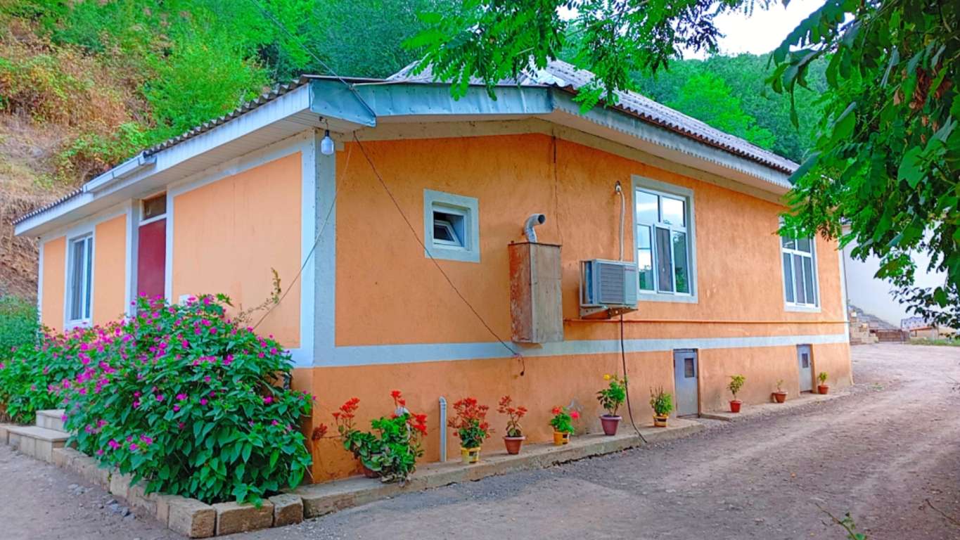 Lerik Sipyəreğon kəndi günlük kirayə Həyət evi / Villa 70 AZN-a 3 otaqlı