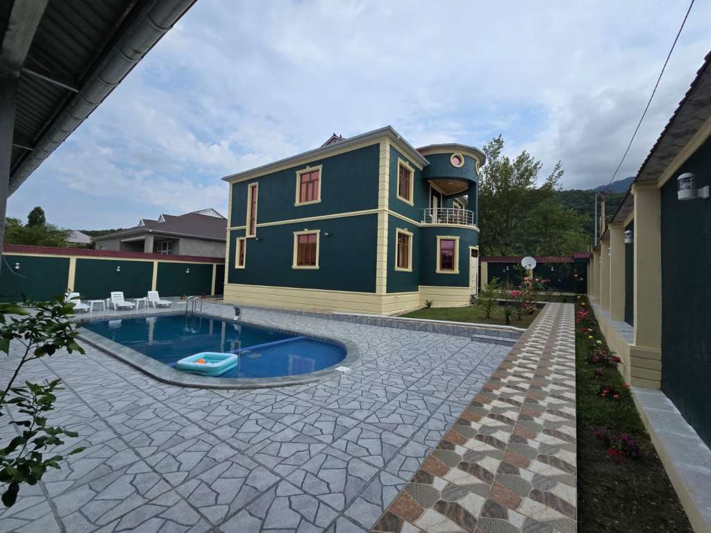 Qəbələ Qəbələ günlük kirayə Həyət evi / Villa 300 AZN-a 4 otaqlı
