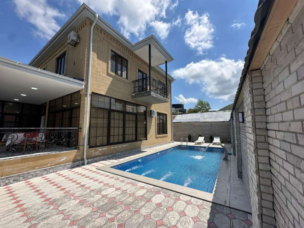 Qəbələ Qəbələ, Azerbaycan günlük kirayə Həyət evi / Villa 350 AZN-a 5 otaqlı