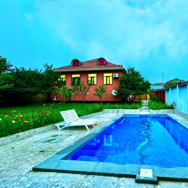 Qəbələ Qəbələ səhəri günlük kirayə Həyət evi / Villa 200 AZN-a 4 otaqlı