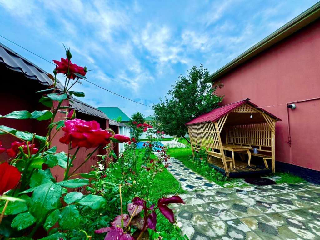 Qəbələ Qəbələ səhəri günlük kirayə Həyət evi / Villa 200 AZN-a 4 otaqlı