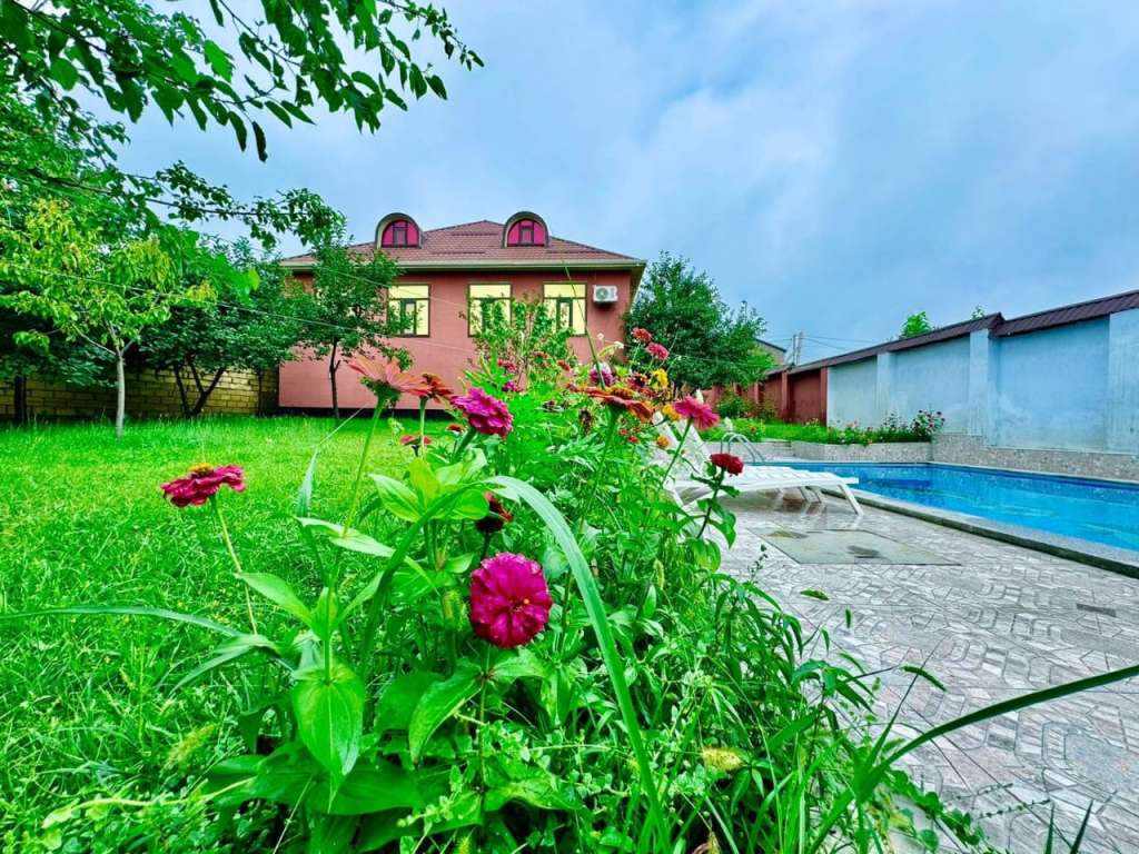 Qəbələ Qəbələ səhəri günlük kirayə Həyət evi / Villa 200 AZN-a 4 otaqlı