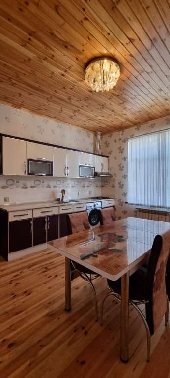 Qəbələ Qəbələ səhəri günlük kirayə Həyət evi / Villa 200 AZN-a 4 otaqlı