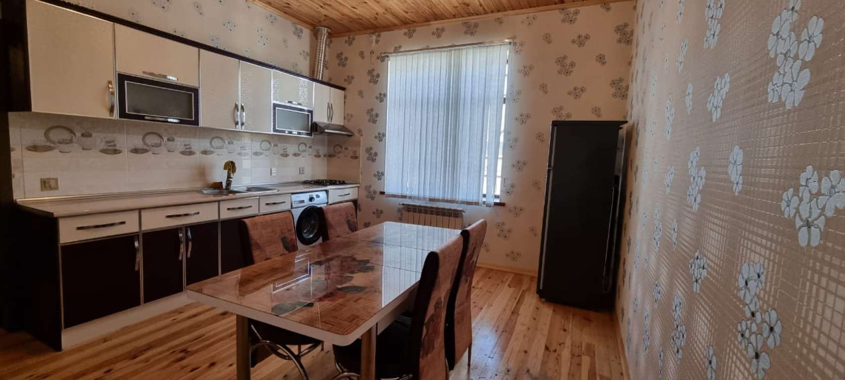 Qəbələ Qəbələ səhəri günlük kirayə Həyət evi / Villa 200 AZN-a 4 otaqlı