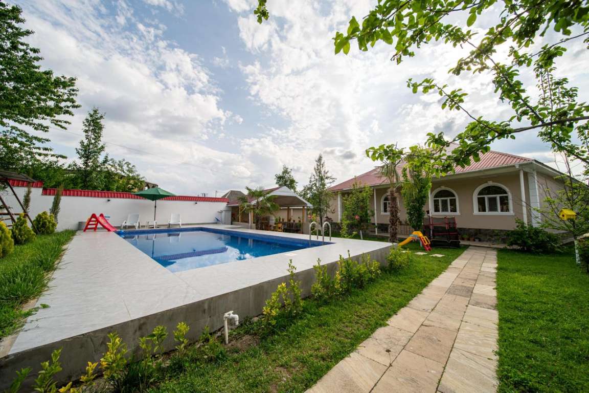 Qəbələ Qəbələ Azərbaycanda günlük kirayə Həyət evi / Villa 260 AZN-a 3 otaqlı