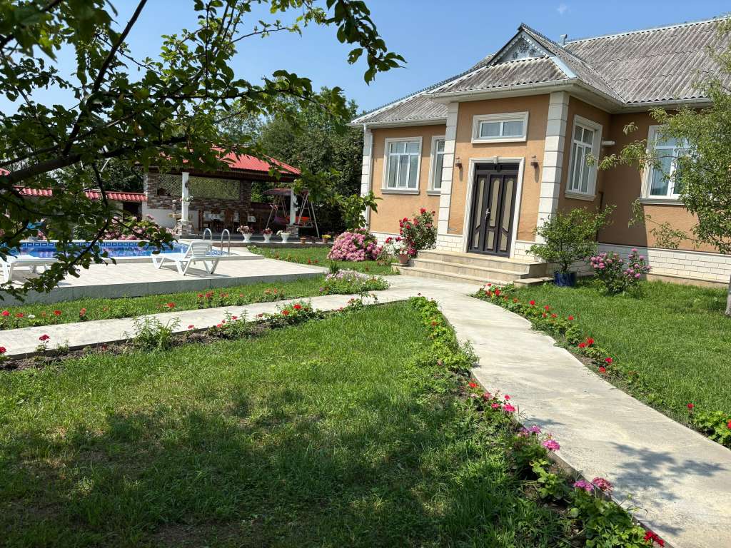 Qəbələ Qəbələ günlük kirayə Həyət evi / Villa 240 AZN-a 2 otaqlı