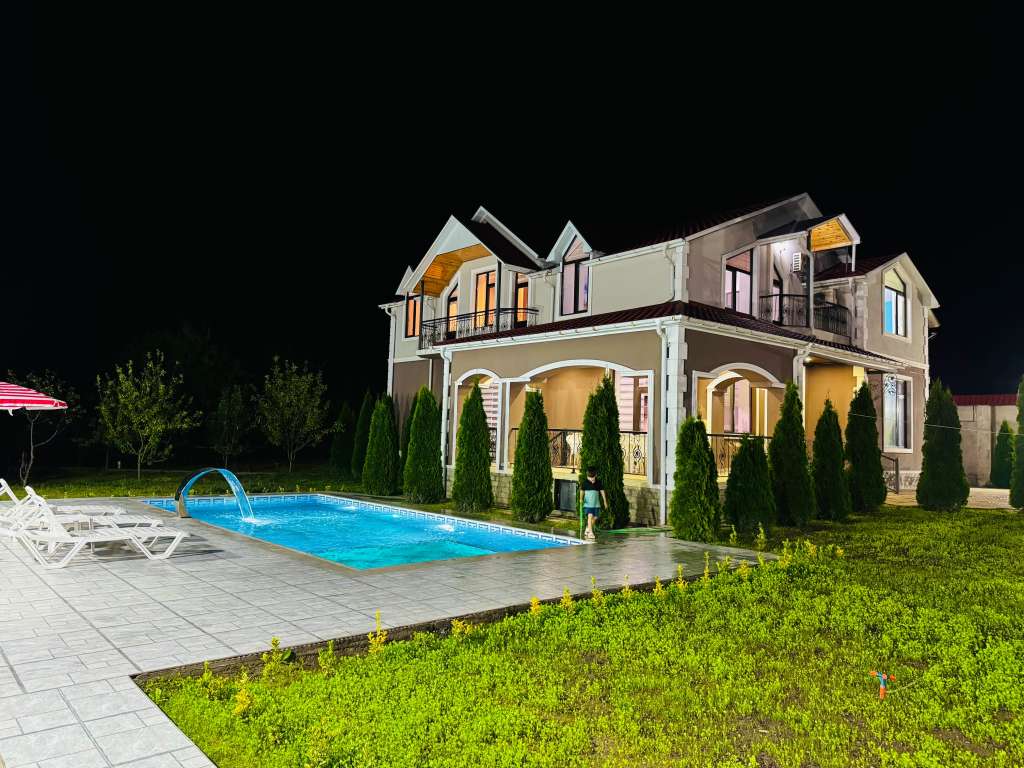 Qəbələ Qəbələ, Azerbaycan Azərbaycanda günlük kirayə Həyət evi / Villa 450 AZN-a 4 otaqlı