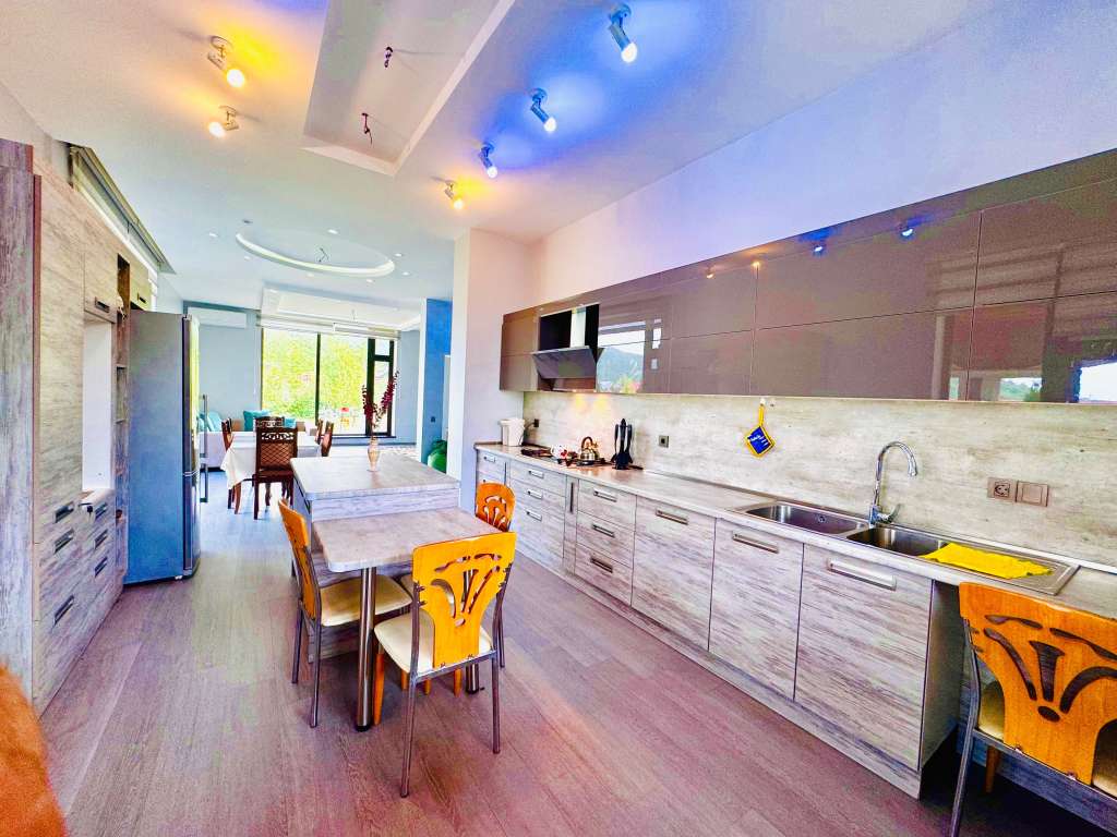 Qəbələ Qəbələ, Azerbaycan günlük kirayə Həyət evi / Villa 450 AZN-a 4 otaqlı