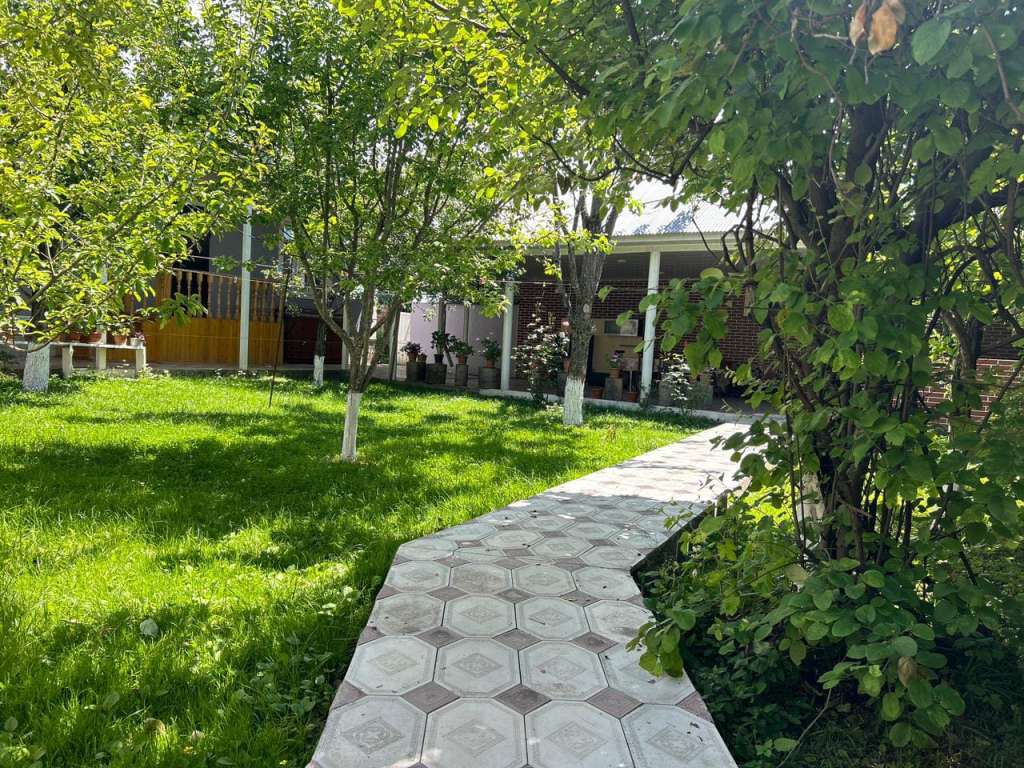 Qəbələ Qəbələnd 1km məsafədə Azərbaycanda günlük kirayə Həyət evi / Villa 100 AZN-a 4 otaqlı