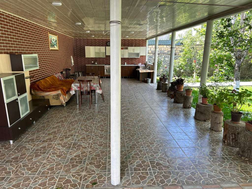 Qəbələ Qəbələnd 1km məsafədə günlük kirayə Həyət evi / Villa 100 AZN-a 4 otaqlı