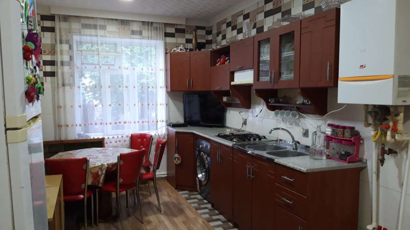 Qəbələ Qəbələnd 1km məsafədə günlük kirayə Həyət evi / Villa 100 AZN-a 4 otaqlı