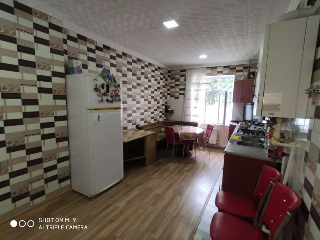 Qəbələ Qəbələnd 1km məsafədə günlük kirayə Həyət evi / Villa 100 AZN-a 4 otaqlı