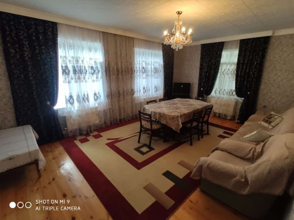 Qəbələ Qəbələnd 1km məsafədə günlük kirayə Həyət evi / Villa 100 AZN-a 4 otaqlı