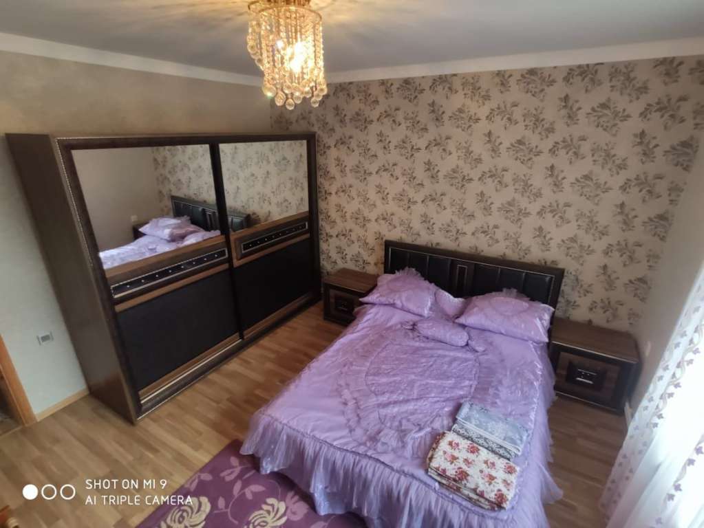 Qəbələ Qəbələnd 1km məsafədə günlük kirayə Həyət evi / Villa 100 AZN-a 4 otaqlı