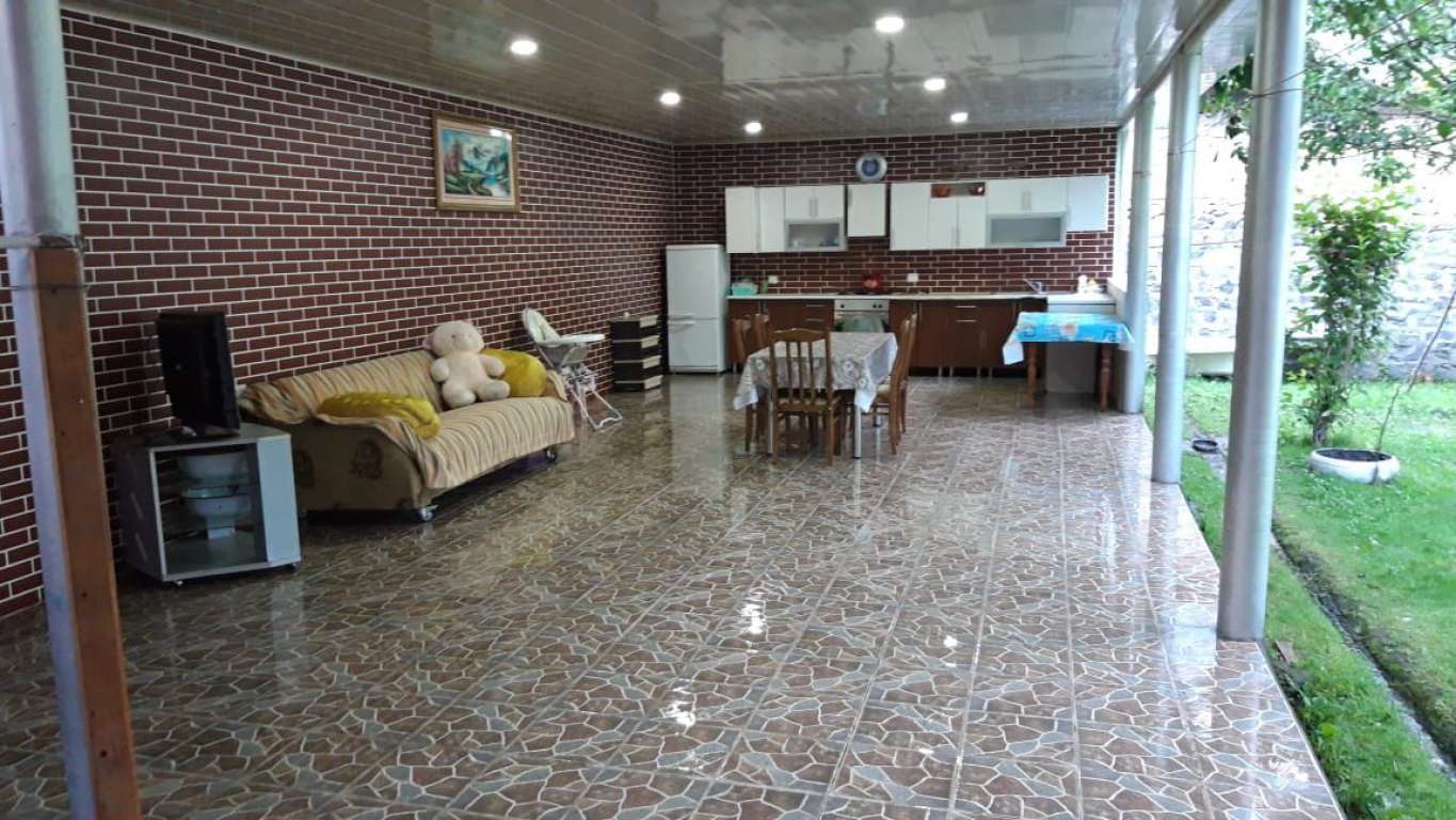Qəbələ Qəbələnd 1km məsafədə günlük kirayə Həyət evi / Villa 100 AZN-a 4 otaqlı