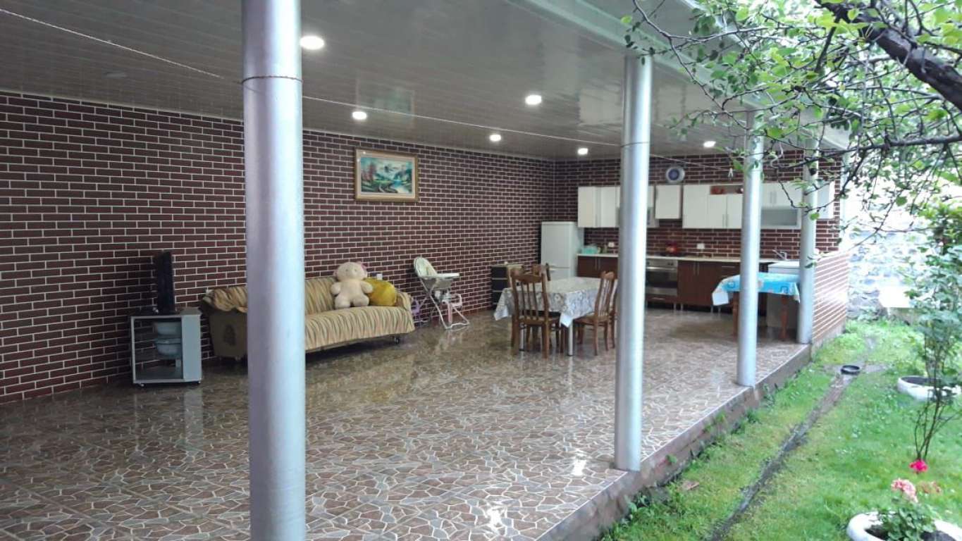 Qəbələ Qəbələnd 1km məsafədə günlük kirayə Həyət evi / Villa 100 AZN-a 4 otaqlı