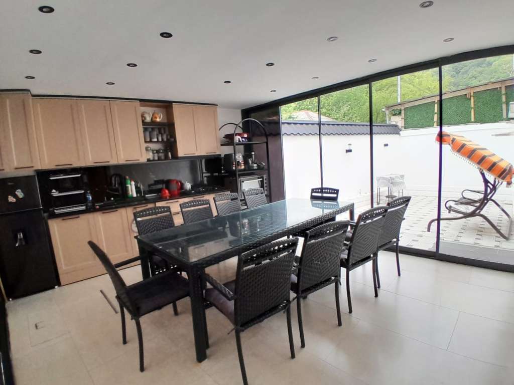 Qəbələ Qəbələ, Azerbaycan günlük kirayə Həyət evi / Villa 300 AZN-a 4 otaqlı