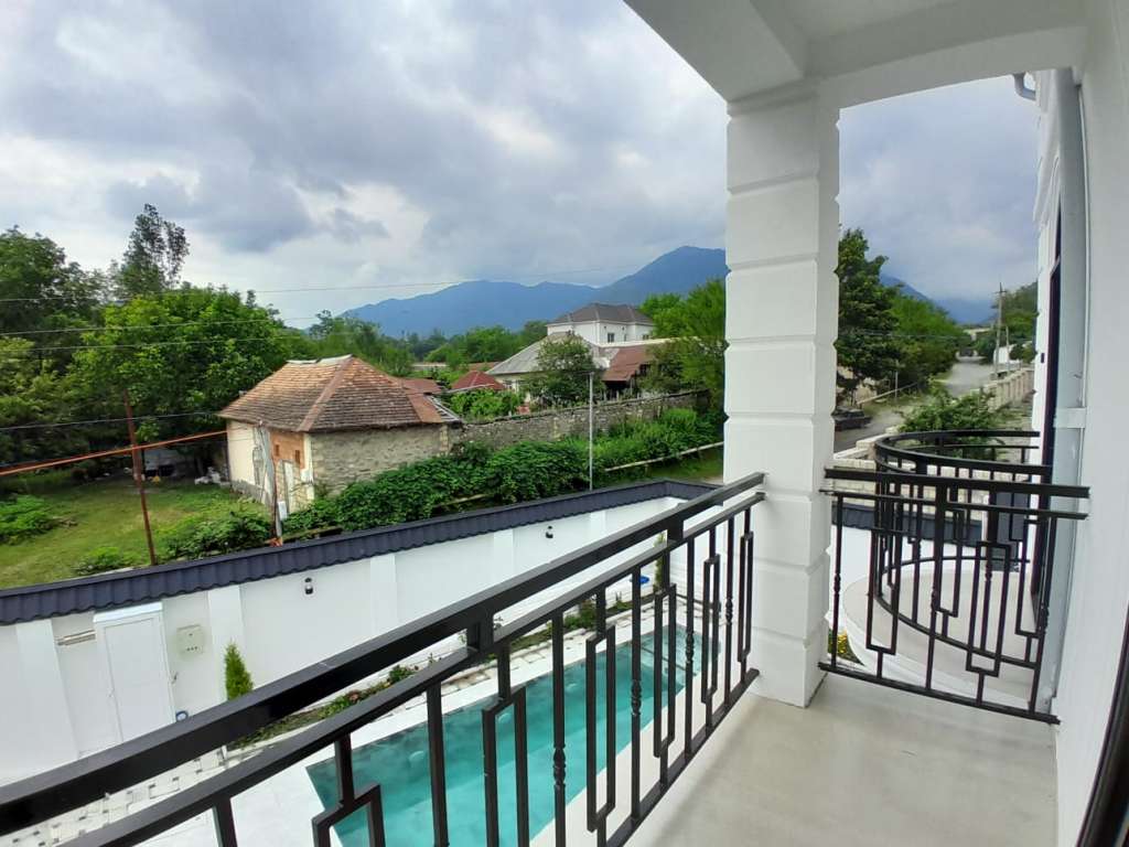 Qəbələ Qəbələ, Azerbaycan günlük kirayə Həyət evi / Villa 300 AZN-a 4 otaqlı