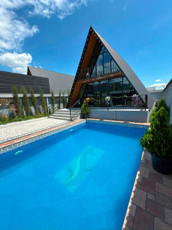 Qəbələ WWR2+XG Nohurqishlaq, Azerbaycan günlük kirayə A-Frame 250 AZN-a 3 otaqlı