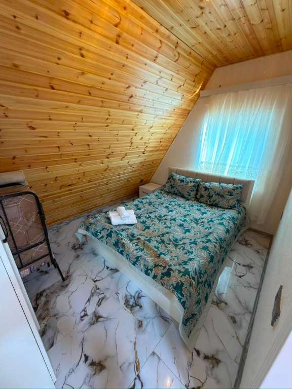 Qəbələ WWR2+XG Nohurqishlaq, Azerbaycan günlük kirayə A-Frame 250 AZN-a 3 otaqlı