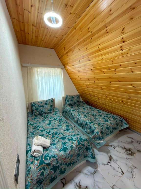 Qəbələ WWR2+XG Nohurqishlaq, Azerbaycan günlük kirayə A-Frame 250 AZN-a 3 otaqlı