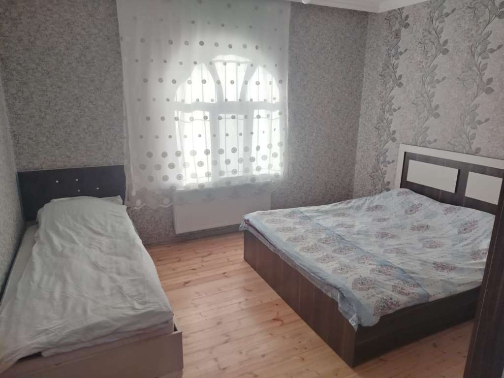 Qəbələ Qəbələ, Azerbaycan günlük kirayə Həyət evi / Villa 250 AZN-a 5 otaqlı